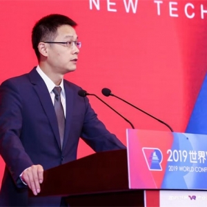 工信部消费电子产品处处长杨旭东： 5G+光宽带+云计算将攻克VR关键难点