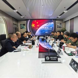 区委书记杨晓云赴成都洽谈合作，国星宇航董事长陆川热情接待