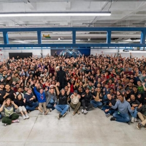 做人形机器人，不是拼人头：马斯克与王兴兴正在改写规则